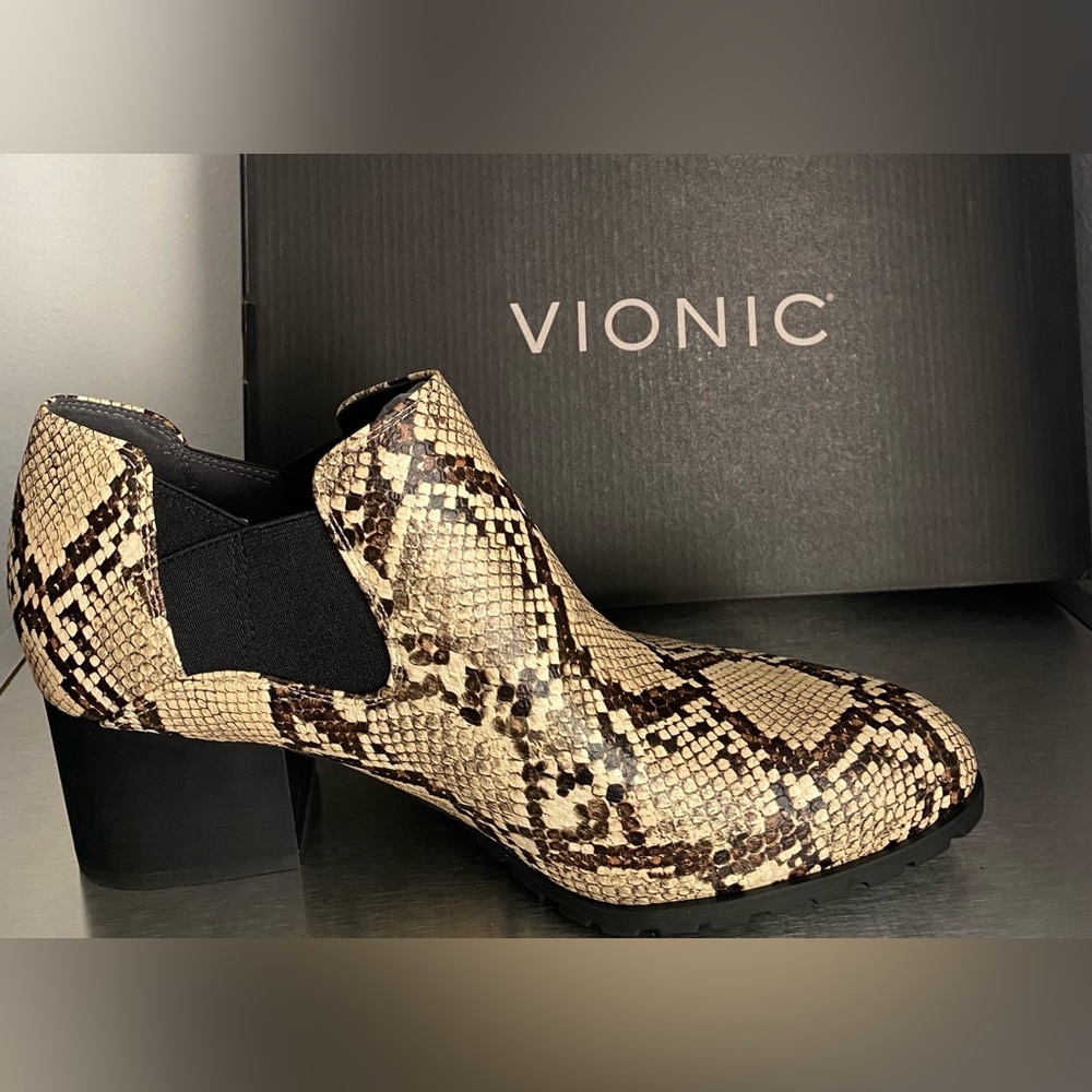 NWT-WOMENS VIONIC SNAKE DESIGN ANKLE BOOTIE 8-1/2 WIDE - Picture 2 of 15